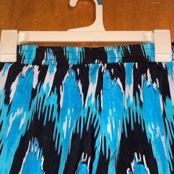 •MICHAEL MICHAEL KORS•BLUE/BLACK/WHITE ABSTRACT SUMMER SHORTS SIZE SMALL - Picture 7 of 10